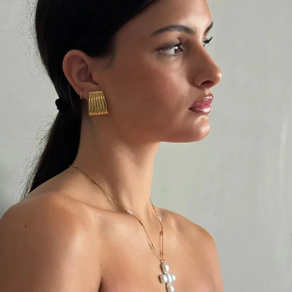 New stainless steel C-ring smooth earrings with high-end and exaggerated hoop Huggie earrings exquisite jewelry